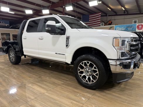 Used 2021 Ford F350 Lariat w/ Lariat Ultimate Package AWD/4WD image 3