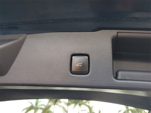 Used 2020 Ford Escape SEL image 9