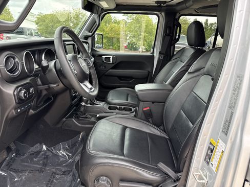 Used 2023 Jeep Wrangler Unlimited Sahara w/ Cold Weather Group AWD/4WD image 15