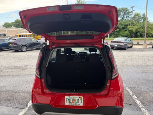 Used 2025 Kia Soul LX w/ LX Technology Package FWD image 27