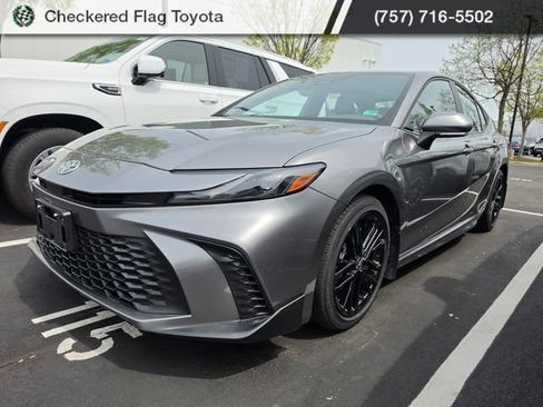 Certified 2025 Toyota Camry SE image 1