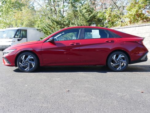 Used 2025 Hyundai Elantra Sport w/ Cargo Package image 3