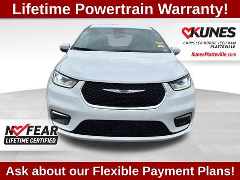 Used 2023 Chrysler Pacifica Touring-L FWD image 11