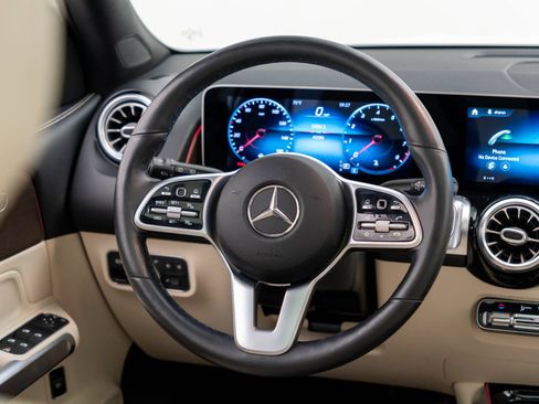 Used 2021 Mercedes-Benz GLB 250 4MATIC image 11