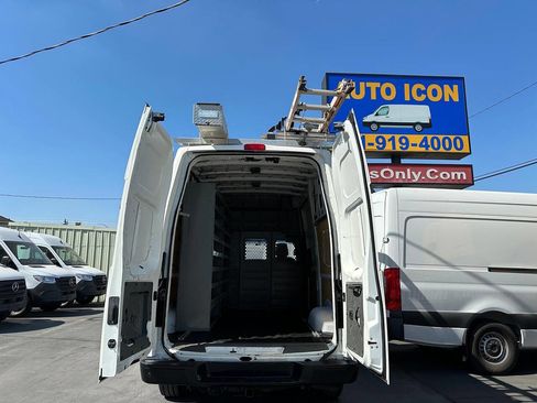 Used 2021 Nissan NV 3500 SV image 15