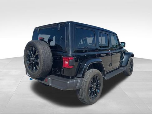 Used 2022 Jeep Wrangler Unlimited Sahara w/ Cold Weather Group AWD/4WD image 6
