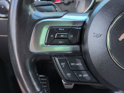 Used 2018 Ford Mustang Premium RWD image 24