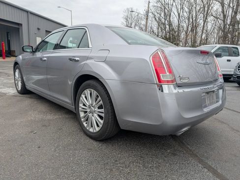 Used 2014 Chrysler 300 C image 2