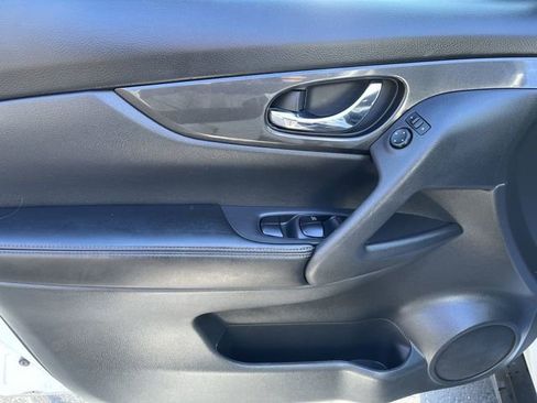 Used 2017 Nissan Rogue S image 21