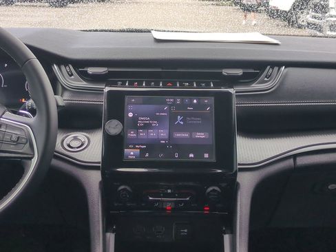 Used 2023 Jeep Grand Cherokee Laredo X image 19