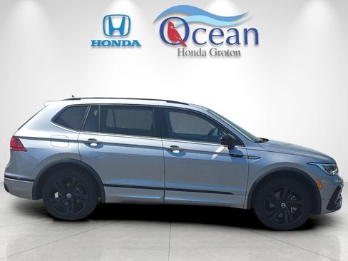 Used 2023 Volkswagen Tiguan SE R-Line AWD/4WD image 2