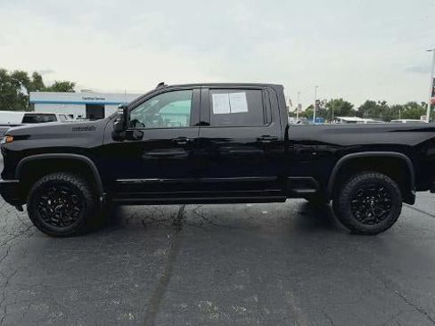 Used 2024 Chevrolet Silverado 2500 High Country w/ Midnight Edition AWD/4WD image 5