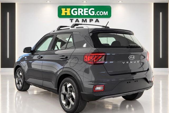 Used 2024 Hyundai Venue SEL FWD image 2