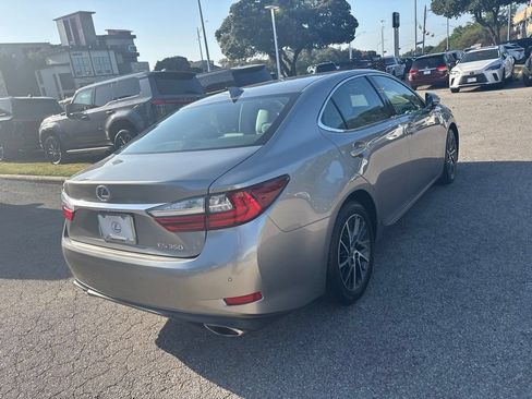 Used 2017 Lexus ES 350 w/ Luxury Package FWD image 5