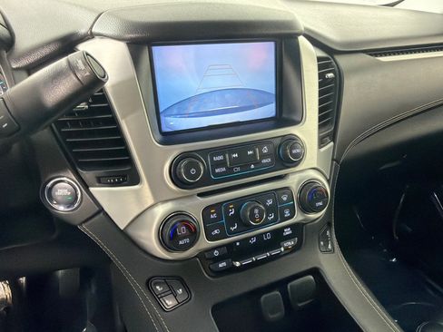 Used 2019 GMC Yukon XL SLT w/ Open Road Package AWD/4WD image 17