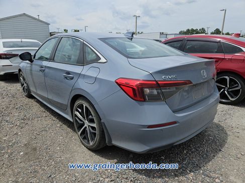 Used 2024 Honda Civic Touring image 9