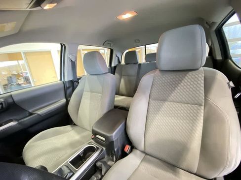 Used 2023 Toyota Tacoma SR5 w/ Technology Package AWD/4WD image 14