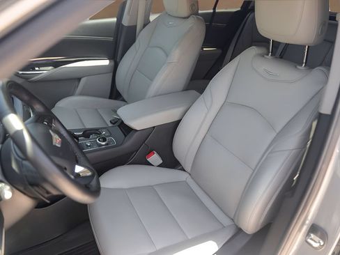 Certified 2023 Cadillac XT4 Luxury w/ Cold Weather Package FWD image 7