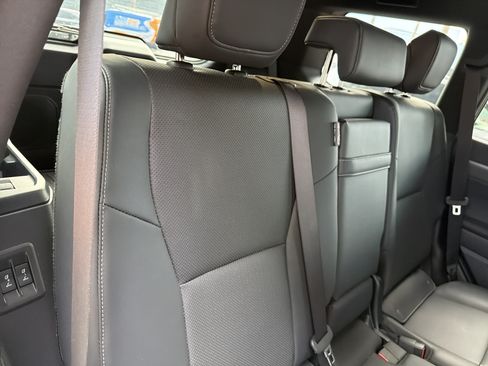 Used 2024 Lexus GX 550 w/ Accessory Package (Z1) AWD/4WD image 37