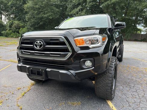 Used 2017 Toyota Tacoma SR5 w/ Tow Package RWD image 1