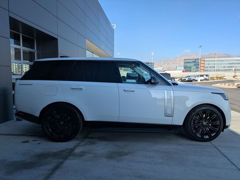 Certified 2024 Land Rover Range Rover Autobiography image 5