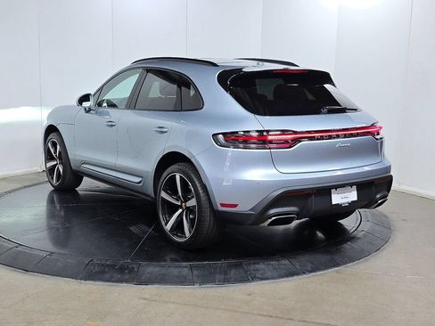 Certified 2025 Porsche Macan AWD/4WD image 9