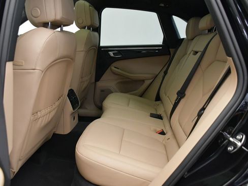 Certified 2025 Porsche Macan image 45