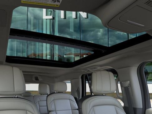 New 2026 Lincoln Navigator Reserve w/ Jet Appearance Package AWD/4WD image 22