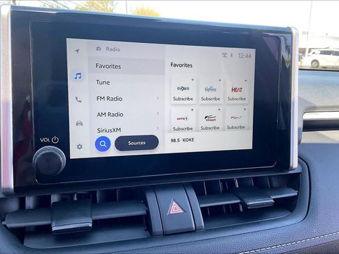 Used 2025 Toyota RAV4 XLE image 31