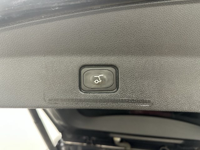 Used 2017 Ford Explorer XLT w/ Equipment Group 201A FWD image 18
