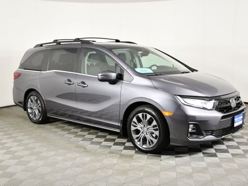 Certified 2025 Honda Odyssey Touring image 4