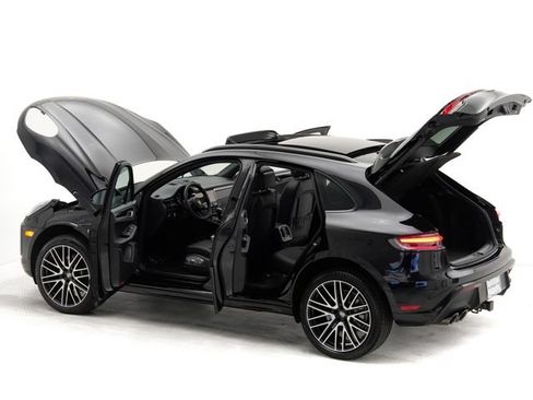 Certified 2025 Porsche Macan Turbo AWD/4WD image 36