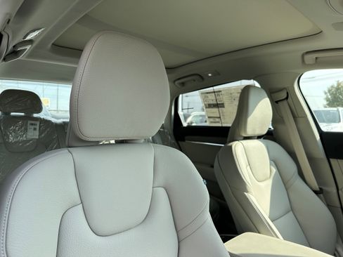 New 2025 Volvo S90 B6 Plus image 8