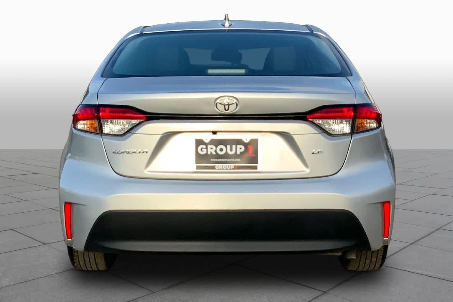 Used 2025 Toyota Corolla LE FWD image 5
