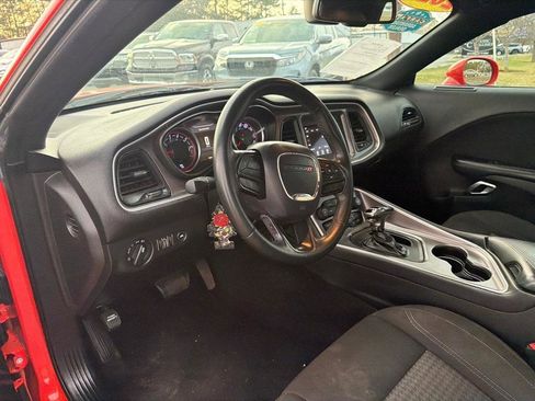 Used 2020 Dodge Challenger SXT image 15