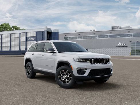 New 2025 Jeep Grand Cherokee Limited w/ Trailer Tow Package AWD/4WD image 5