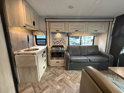 Used 2022 Ford E-450 and Econoline 450 Super Duty w/ Motorhome Prep Package image 13