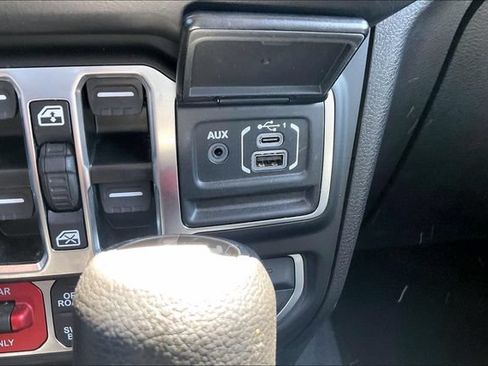 Used 2025 Jeep Wrangler Unlimited Rubicon w/ Convenience Group AWD/4WD image 26