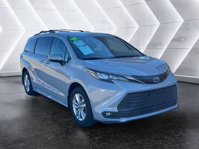 Used 2022 Toyota Sienna XLE Woodland Edition