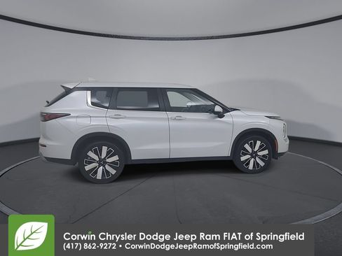 Used 2025 Mitsubishi Outlander SE FWD image 16