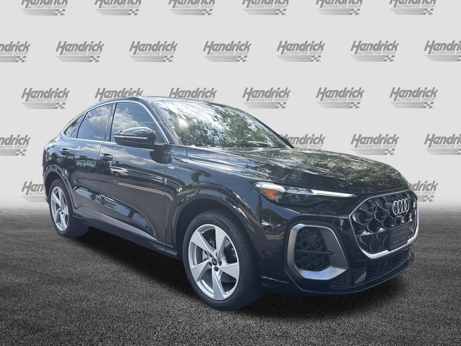 Used 2025 Audi Q5 Prestige w/ 20" Wheel Package AWD/4WD image 2