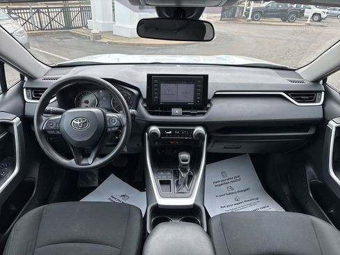 Used 2021 Toyota RAV4 LE image 21