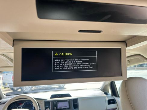 Used 2014 Toyota Sienna XLE w/ Entertainment Package image 13