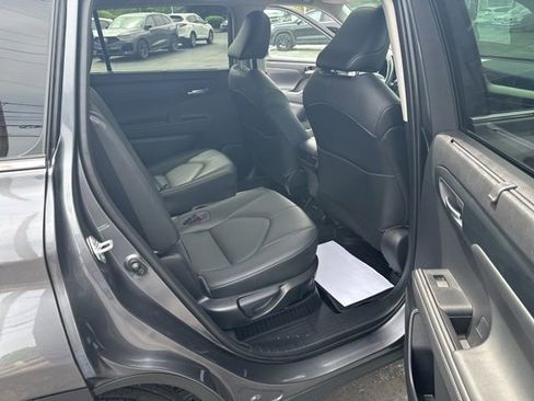 Used 2020 Toyota Highlander XLE AWD/4WD image 18