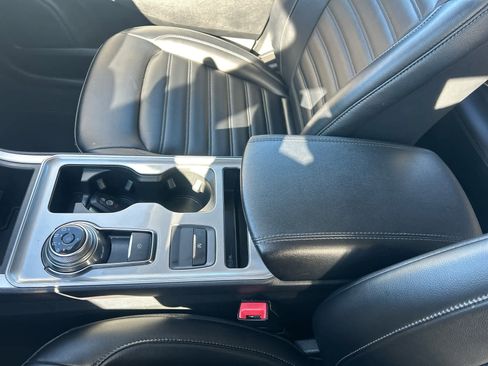 Used 2023 Ford Edge SEL image 40