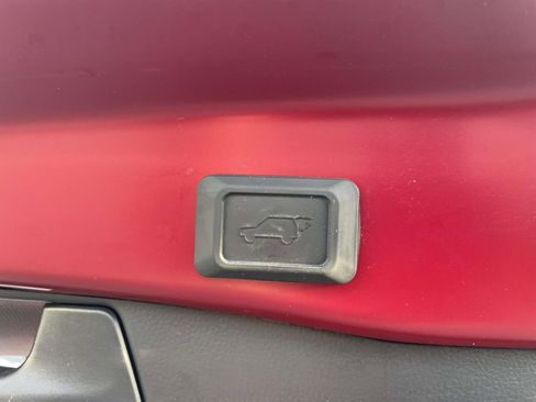 Used 2025 Toyota RAV4 XLE Premium image 43