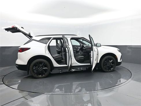 Used 2021 Chevrolet Blazer RS image 32