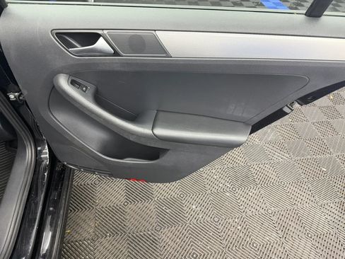 Used 2018 Volkswagen Jetta S w/ Cold Weather Package FWD image 8