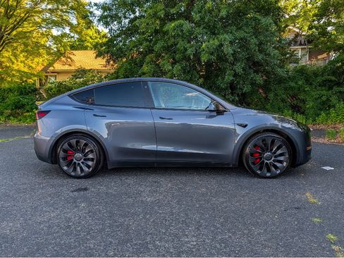 Used 2023 Tesla Model Y Performance AWD/4WD image 4