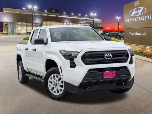 Used 2024 Toyota Tacoma SR image 3